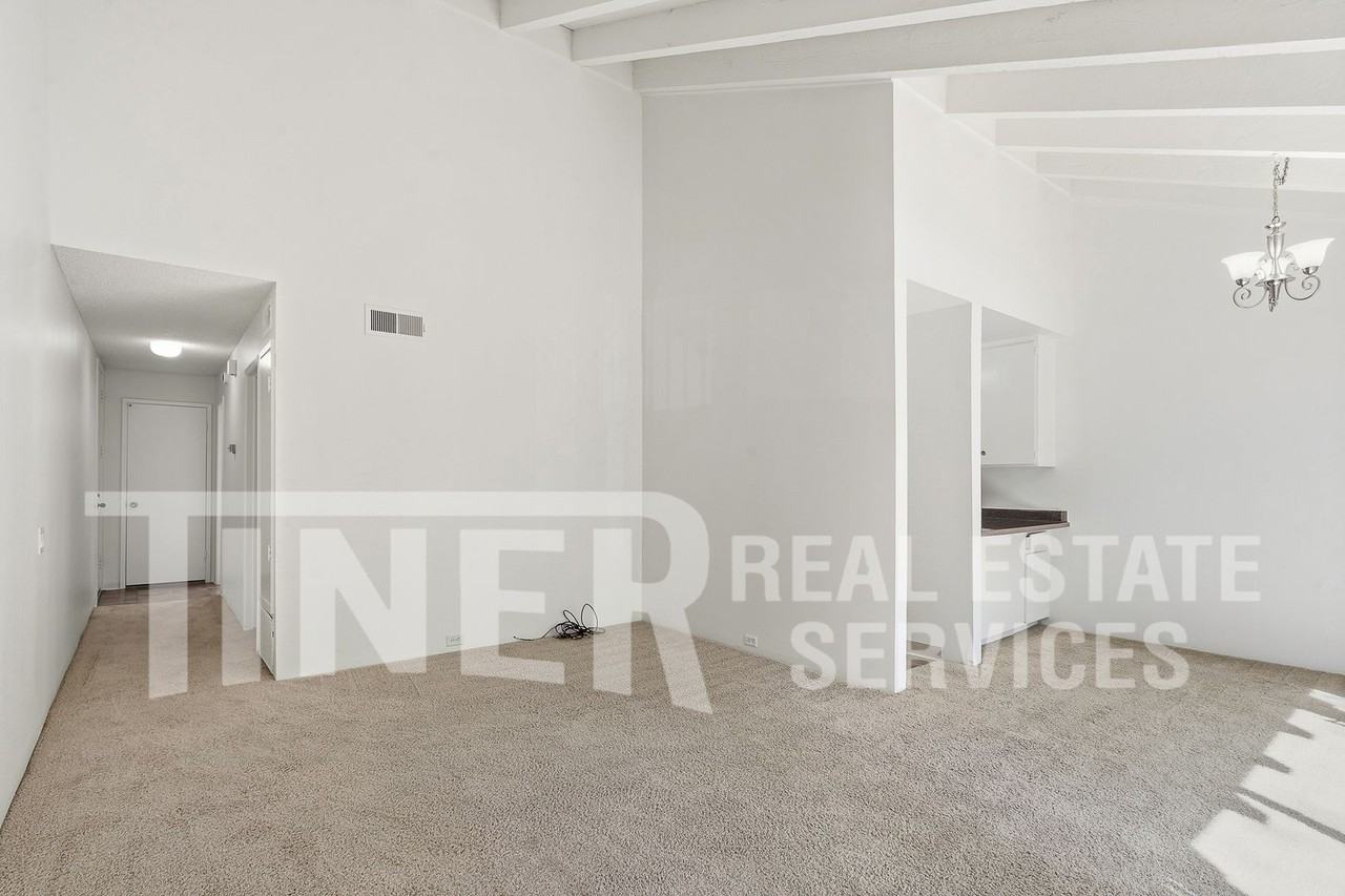 730 Woodside Ln E #11 - Photo 7 of 22