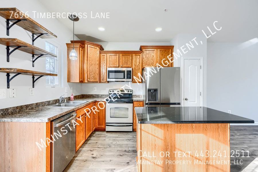 7696 Timbercross Ln - Photo 4 of 25