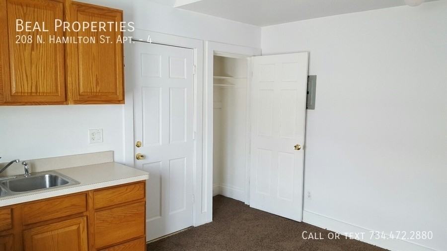 208 N Hamilton St #4 - Photo 4 of 6