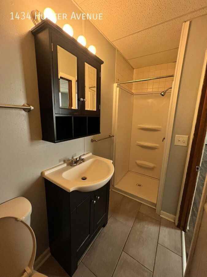 1434 Hunter Ave - Photo 6 of 11