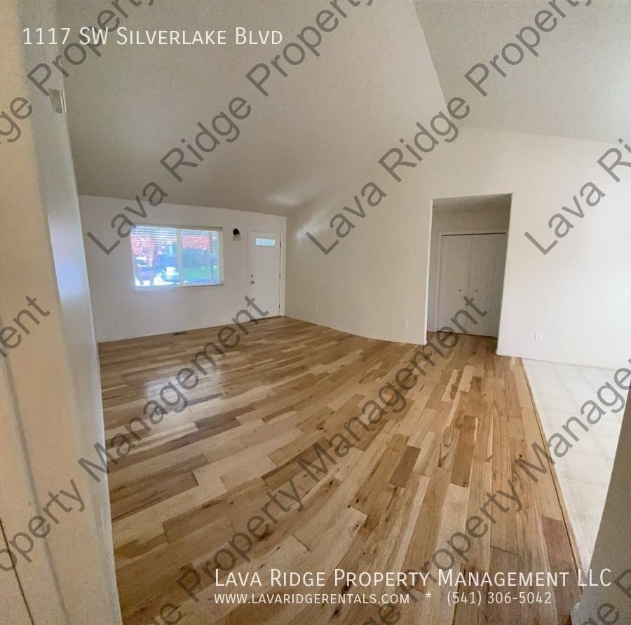 1117 Sw Silver Lake Blvd - Photo 3 of 42