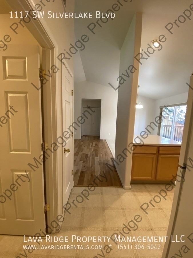 1117 Sw Silver Lake Blvd - Photo 4 of 42