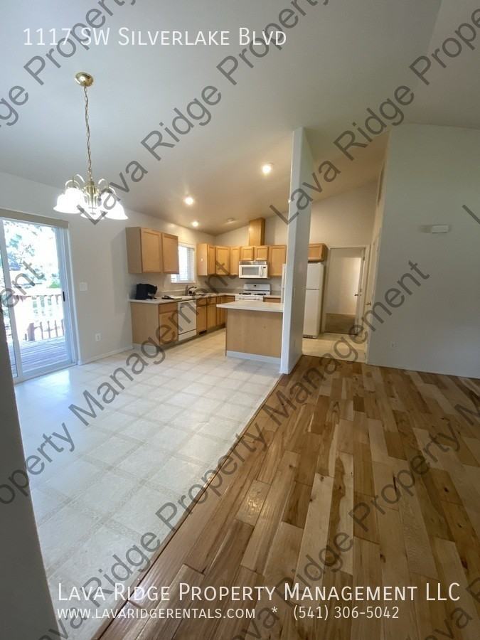 1117 Sw Silver Lake Blvd - Photo 5 of 42