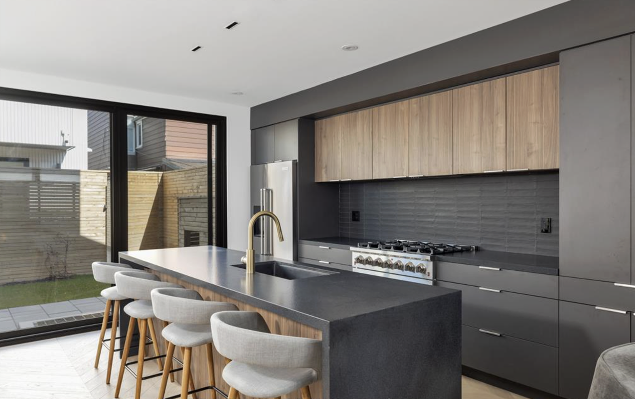 Queen St W & Lansdowne Ave - Photo 4 of 24