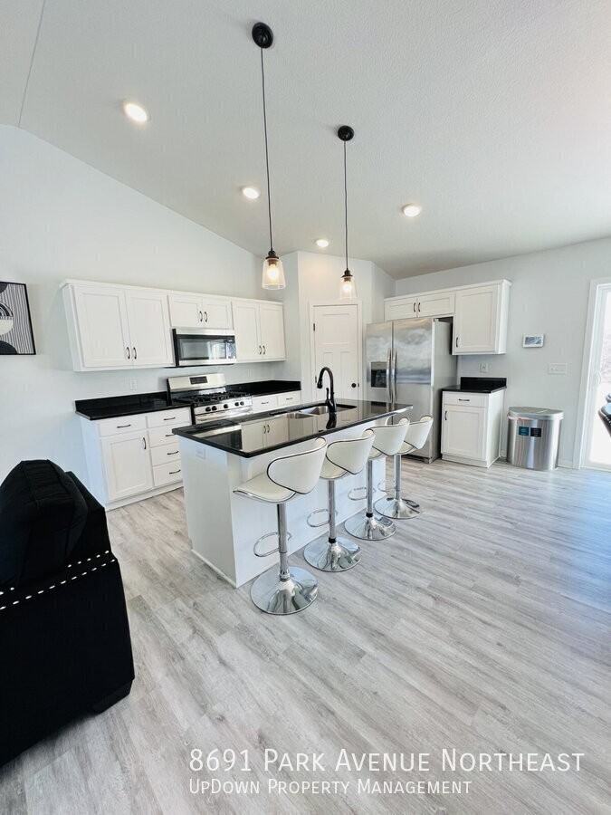 8691 Park Ave Ne - Photo 2 of 27