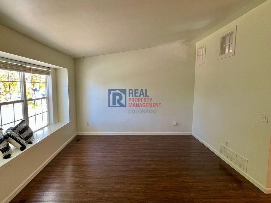 8539 Rabbitbrush Way - Photo 7 of 28