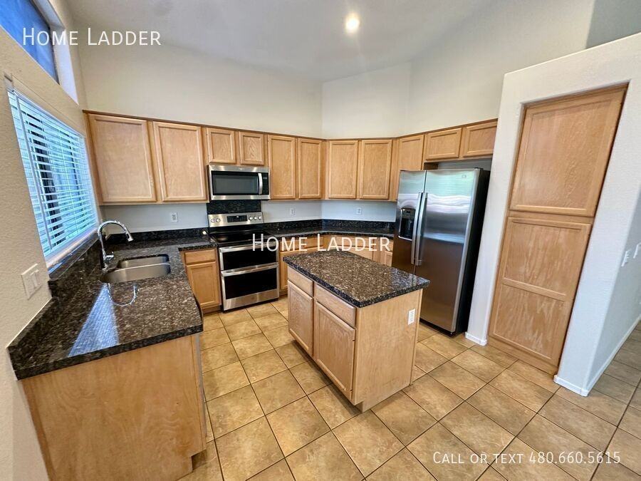 1028 S Roca St - Photo 3 of 22