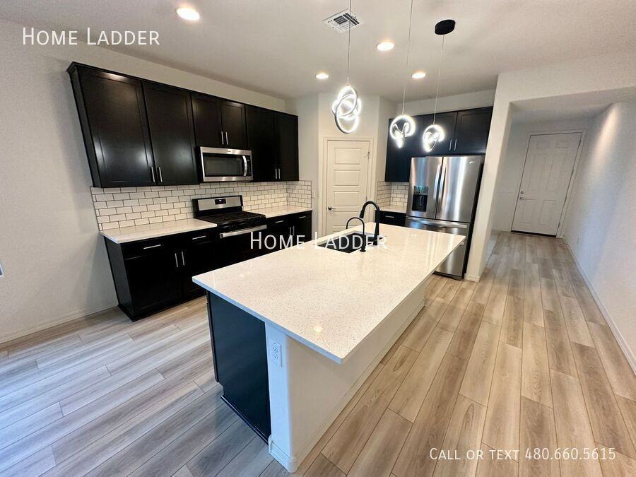 19842 W Badgett Ln - Photo 3 of 22