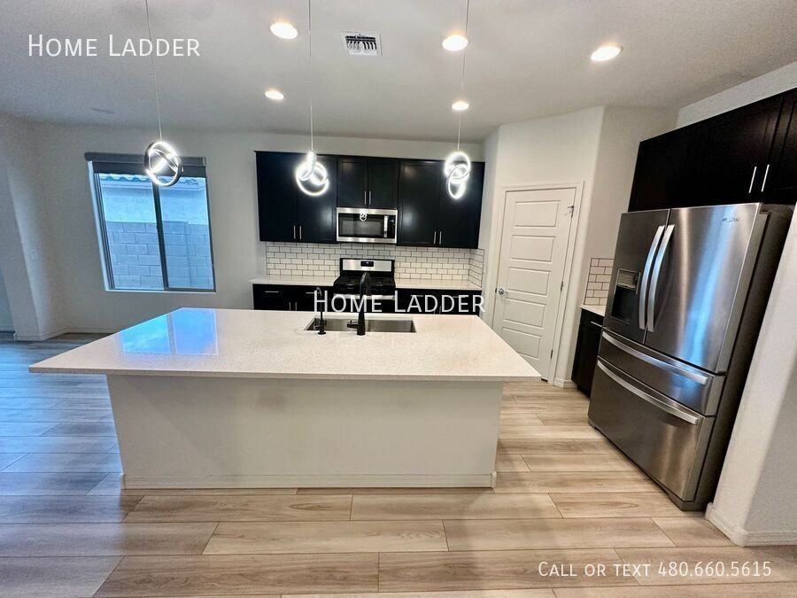 19842 W Badgett Ln - Photo 4 of 22