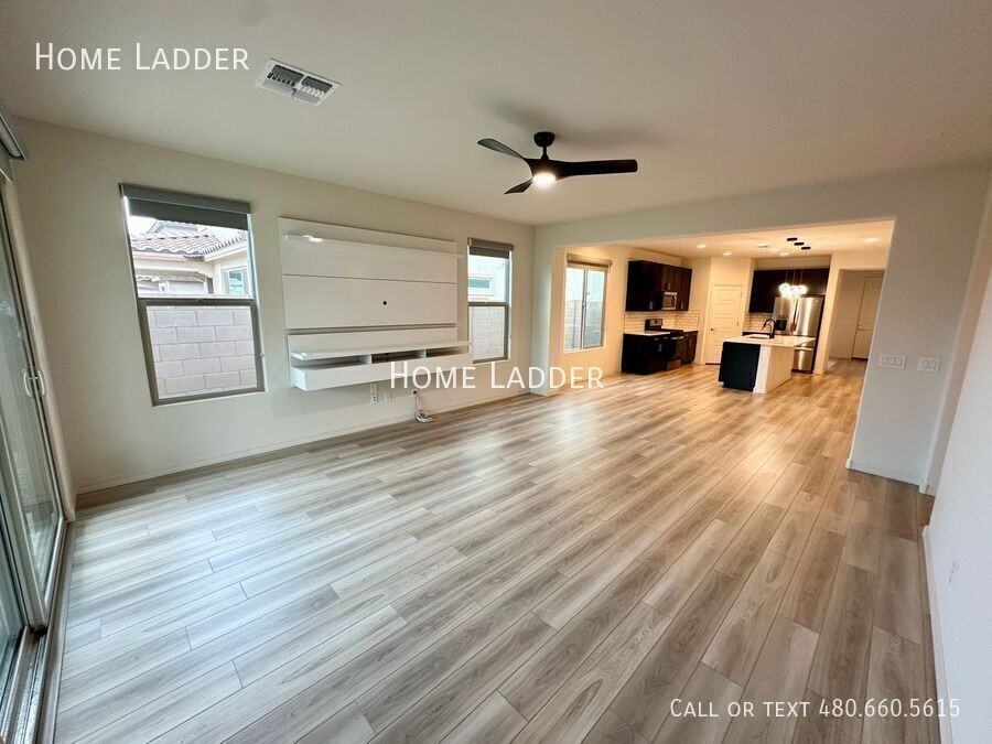 19842 W Badgett Ln - Photo 7 of 22