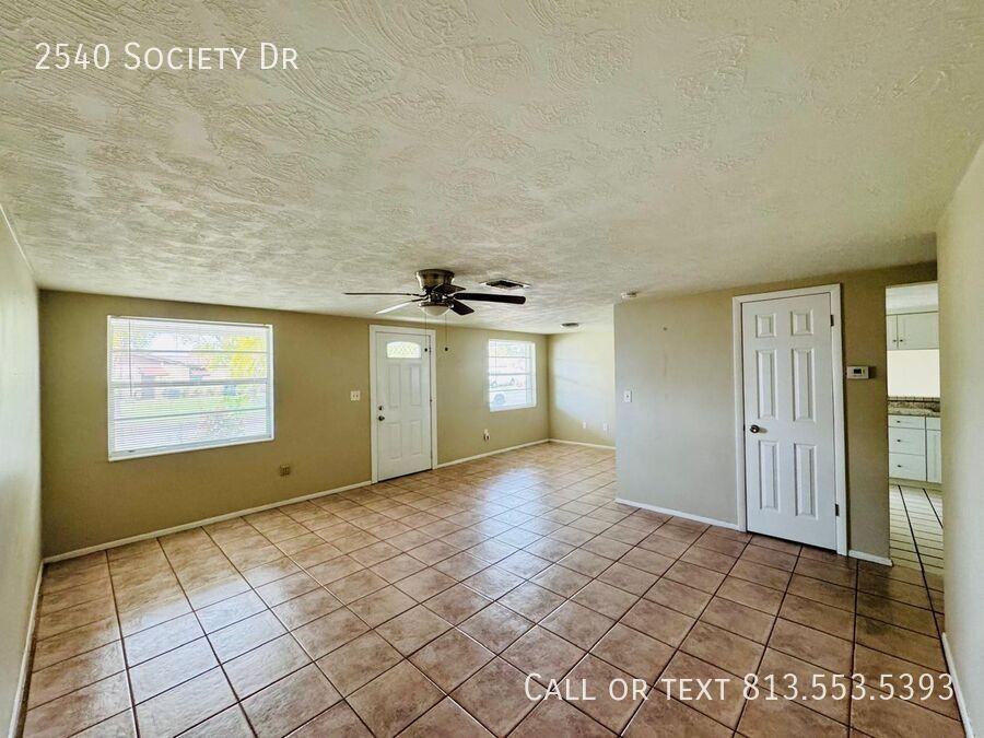 2540 Society Dr - Photo 4 of 19