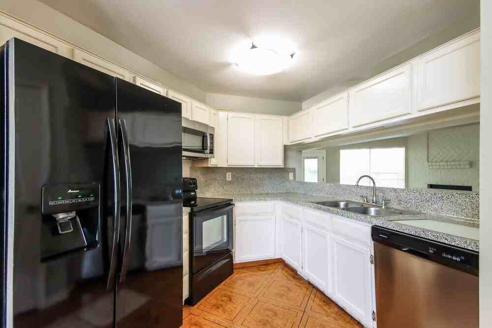 5210 Kristen Ct - Photo 6 of 16