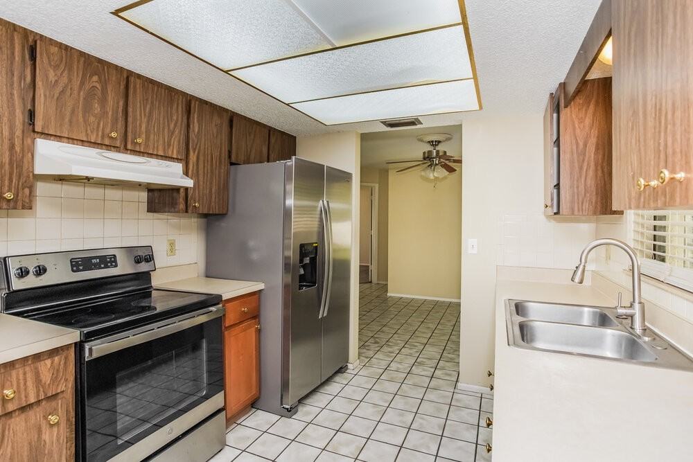 1385 Georgetowne Cir - Photo 6 of 16