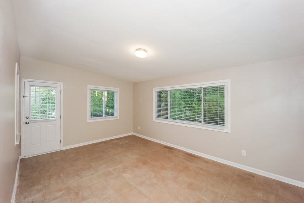 135 Tanglewood Dr - Photo 5 of 17