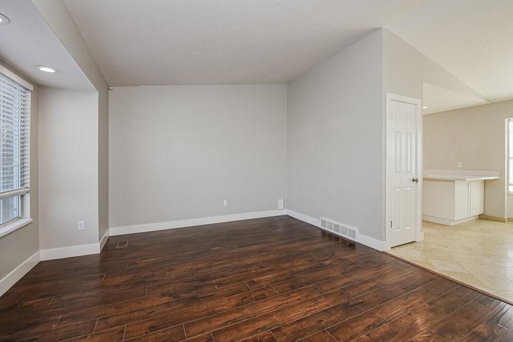 11274 S Scobey Cir - Photo 7 of 19