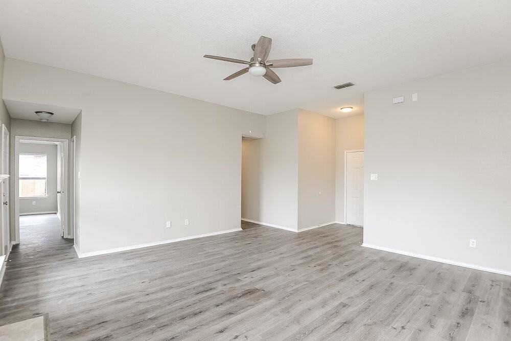 930 Morgan Dr - Photo 4 of 16