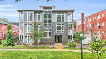 featured image of 309 W Washington St