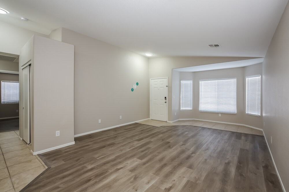 5109 Backwoodsman Ave - Photo 3 of 16