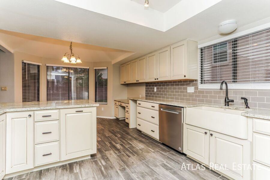 10332 N Cape Fear Ln - Photo 5 of 21