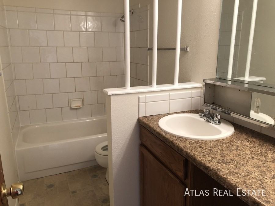 1017 Delaware Dr #2 - Photo 5 of 9