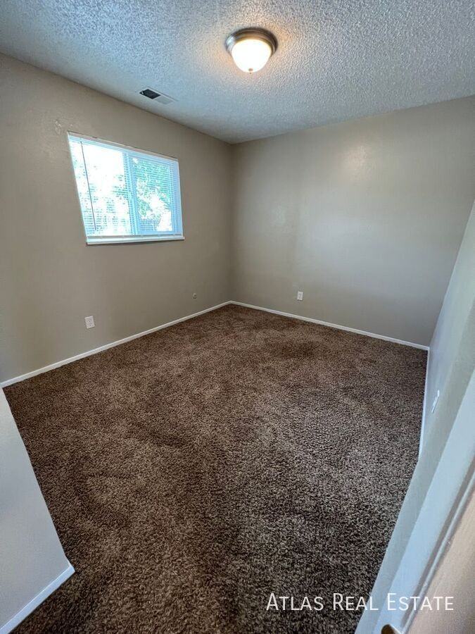 1017 Delaware Dr #2 - Photo 6 of 9