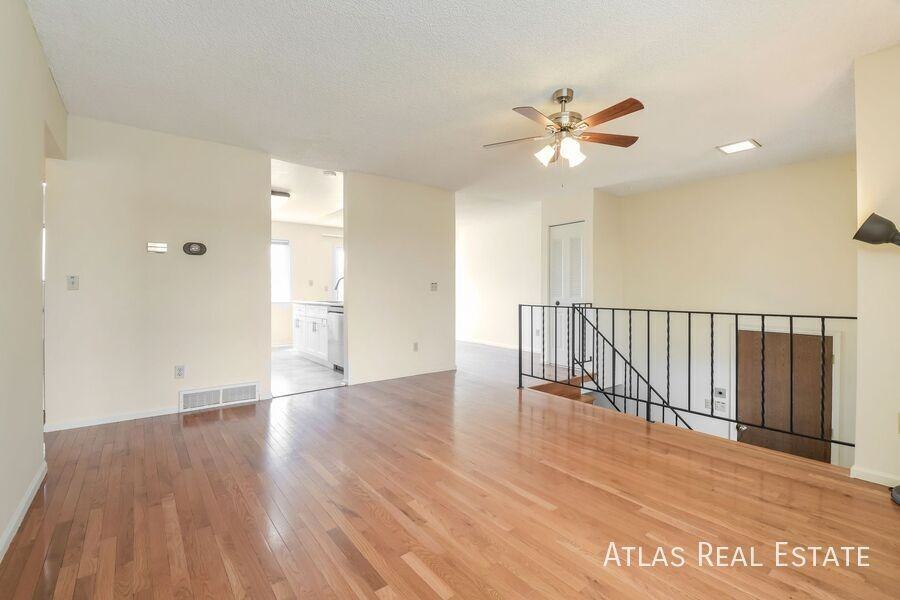 9415 Brentwood St - Photo 3 of 21