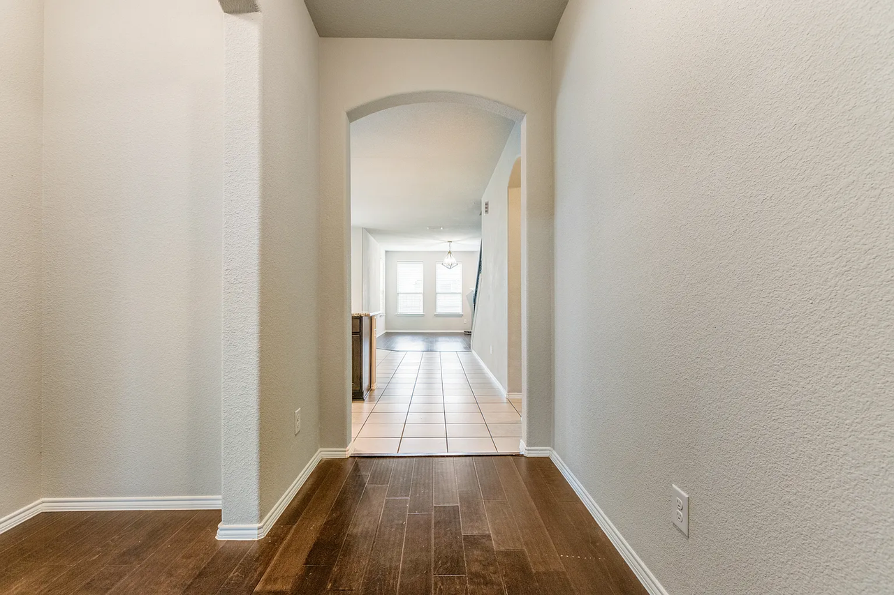 1900 Outpost Creek Ln - Photo 3 of 26