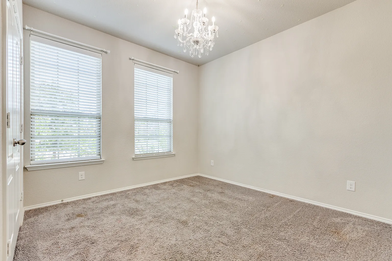 1900 Outpost Creek Ln - Photo 4 of 26