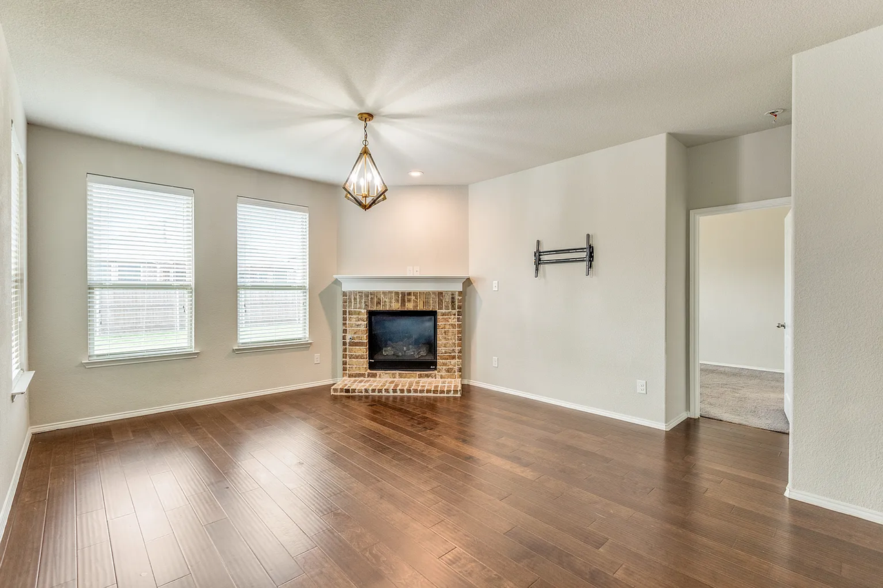 1900 Outpost Creek Ln - Photo 5 of 26