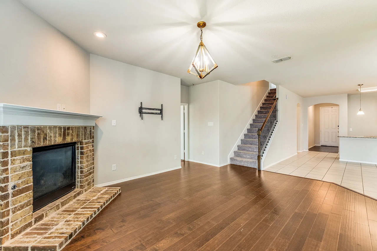 1900 Outpost Creek Ln - Photo 6 of 26