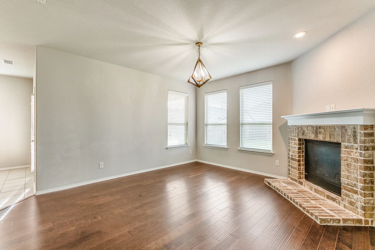 1900 Outpost Creek Ln - Photo 7 of 26