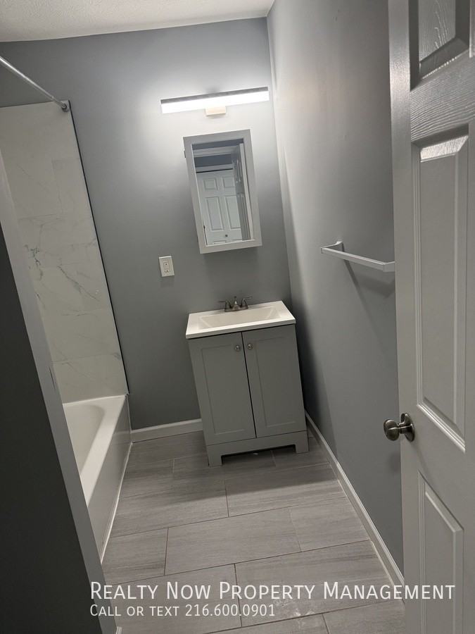 2054 W 98th St Uppr #UP - Photo 5 of 10