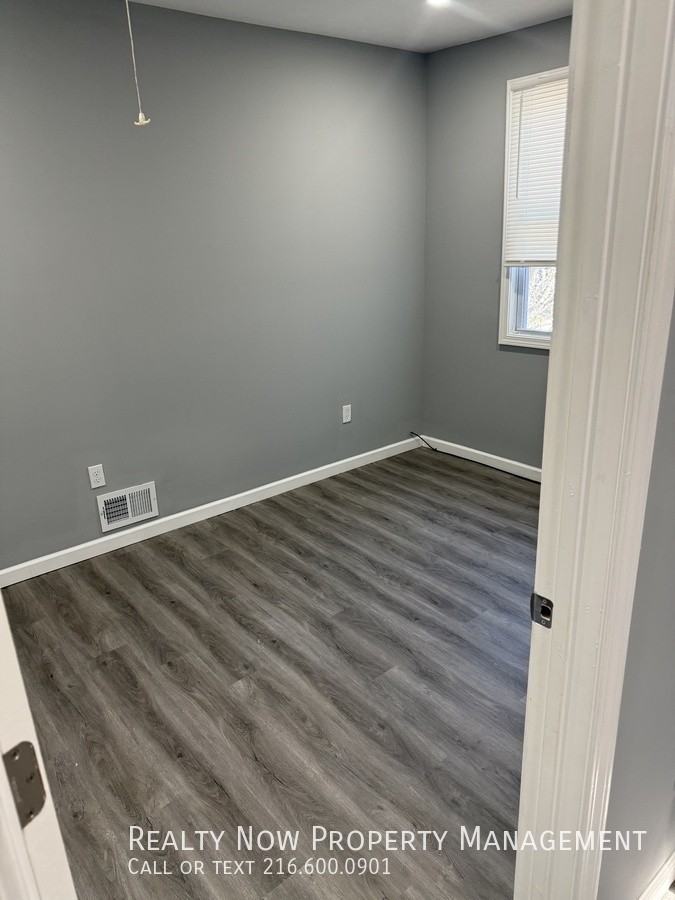 2054 W 98th St Uppr #UP - Photo 7 of 10