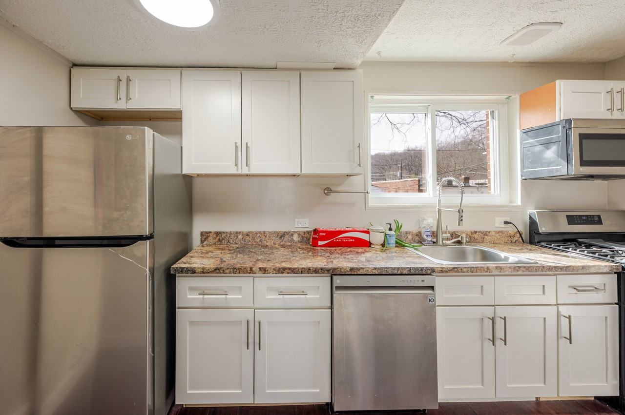 4217 Gault Pl Ne - Photo 3 of 18