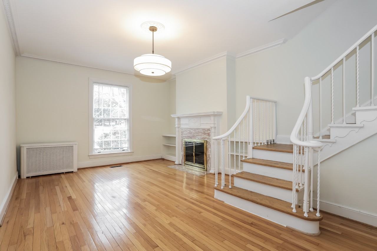 2927 Cathedral Ave Nw - Photo 4 of 37