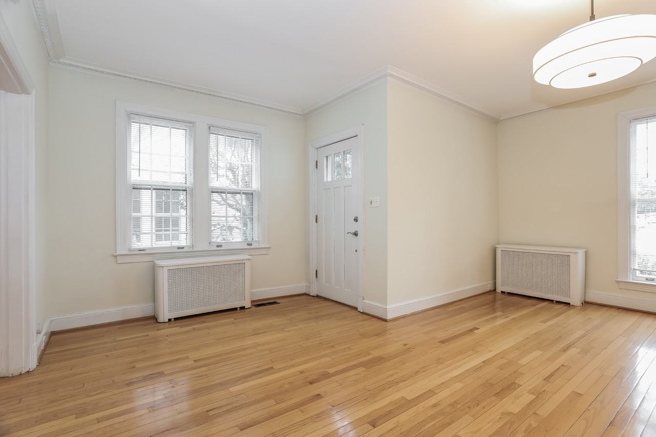 2927 Cathedral Ave Nw - Photo 5 of 37