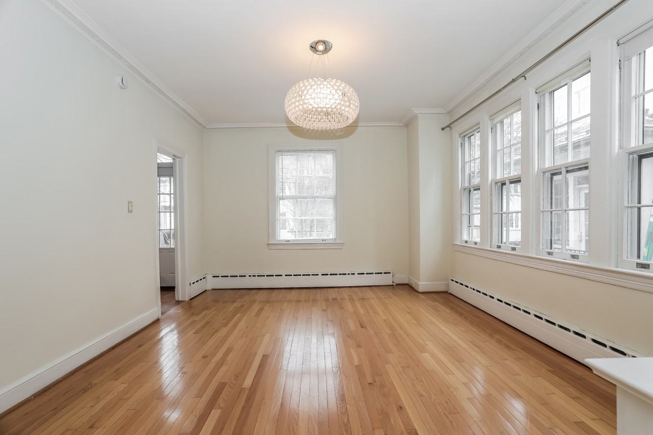 2927 Cathedral Ave Nw - Photo 6 of 37