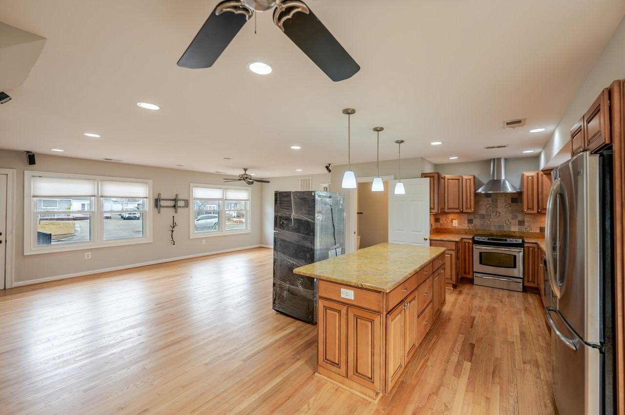 5806 Flanders St - Photo 5 of 40