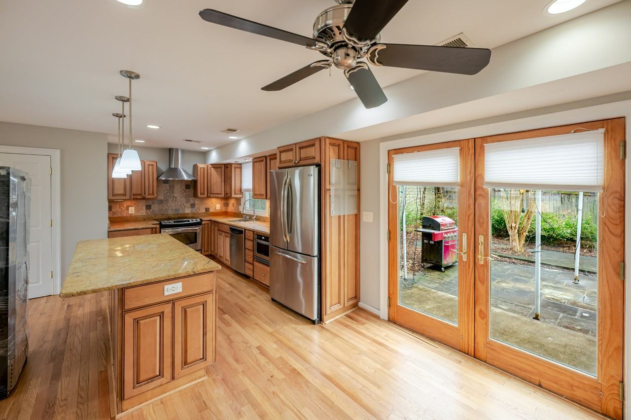 5806 Flanders St - Photo 4 of 40