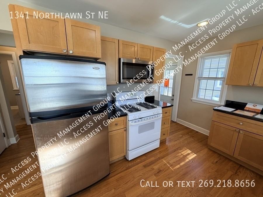 1341 Northlawn St Ne - Photo 6 of 43