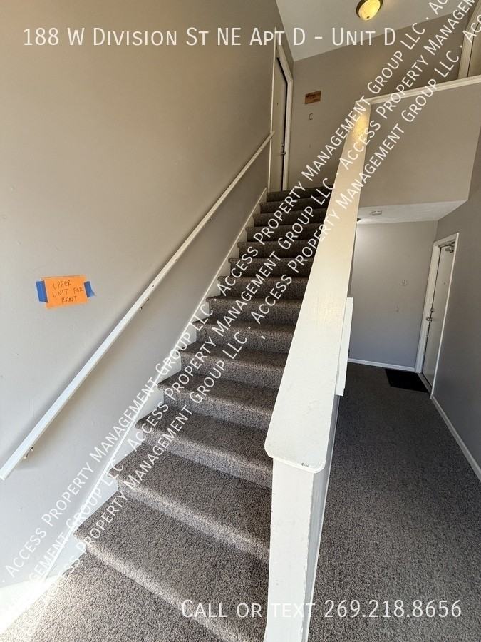 188 W Division St Ne Apt D #D - Photo 3 of 24