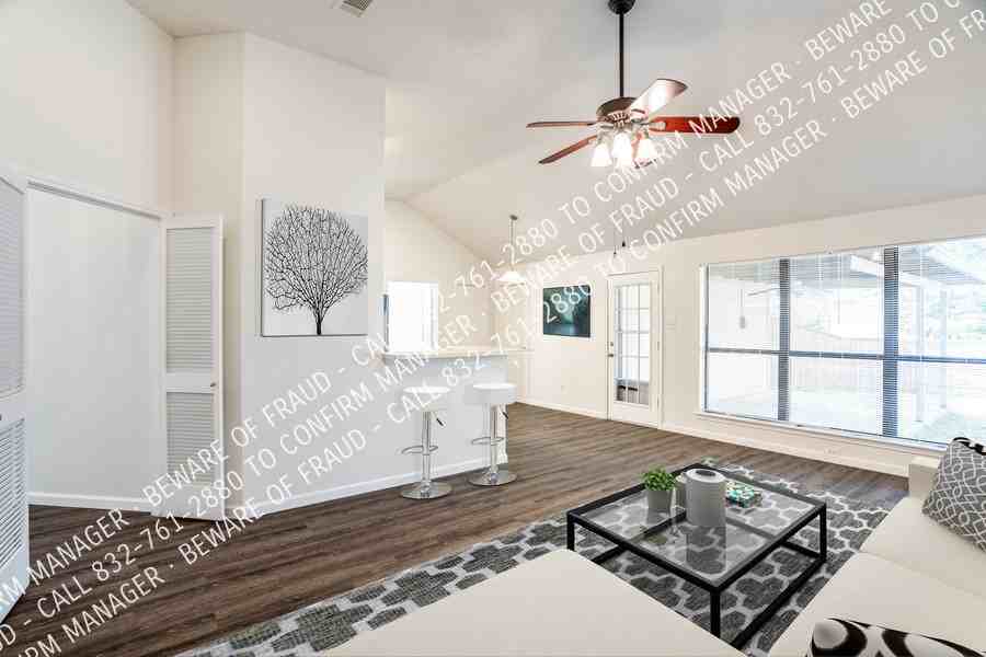 1538 Evergreen Dr - Photo 3 of 25