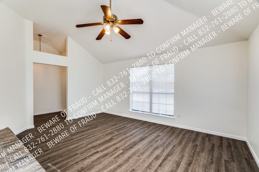 1538 Evergreen Dr - Photo 5 of 25