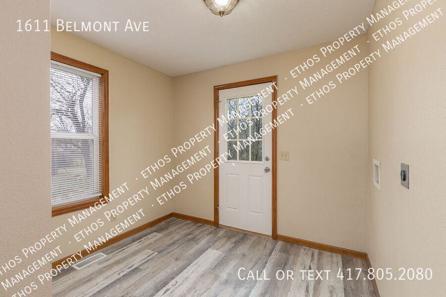 1611 W Belmont St - Photo 5 of 13