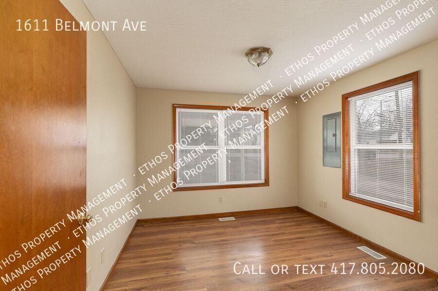 1611 W Belmont St - Photo 6 of 13