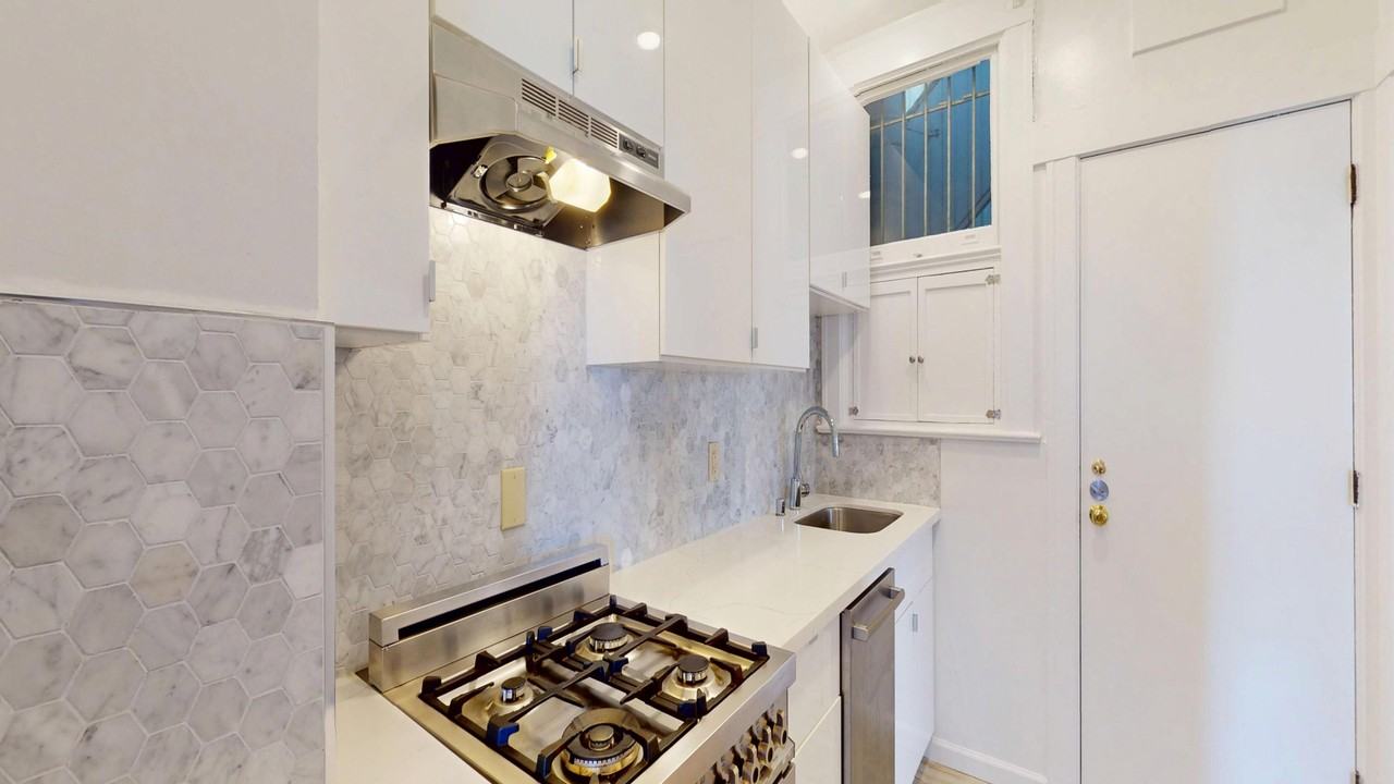 1046 Mason St #6 - Photo 6 of 17