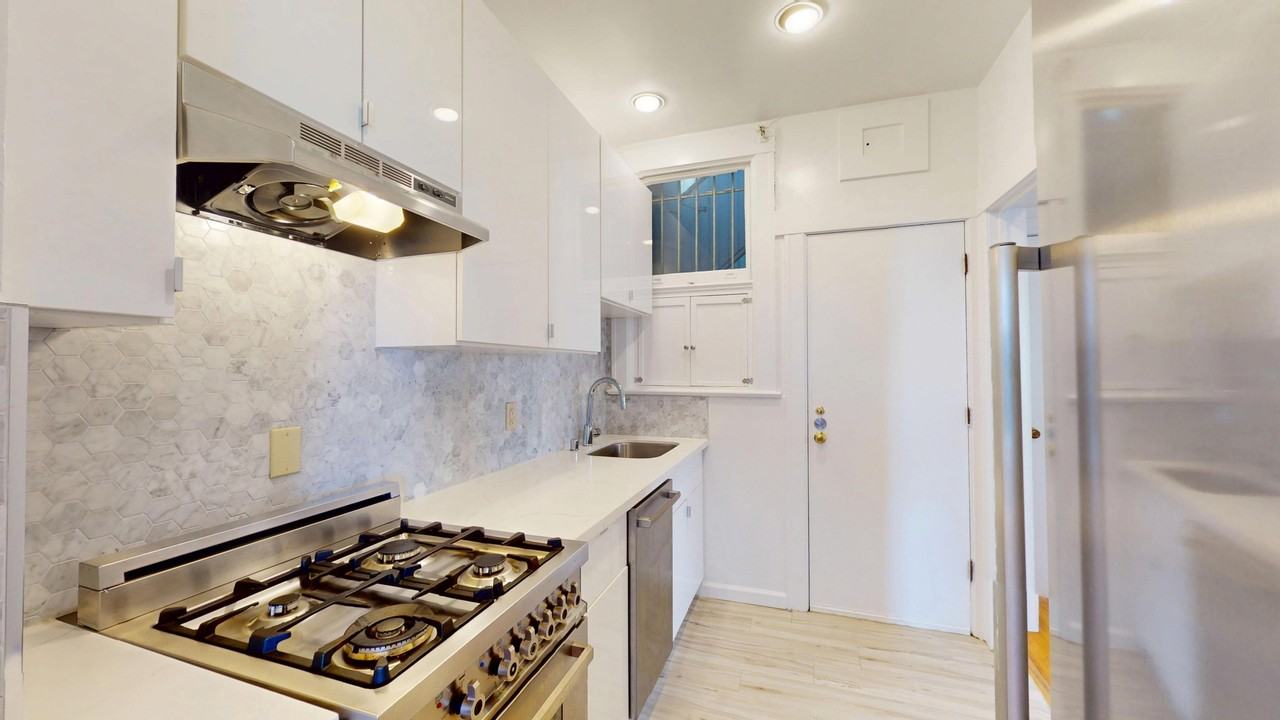 1046 Mason St #6 - Photo 7 of 17