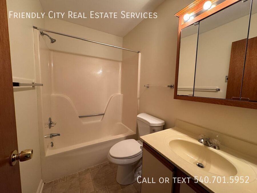 1115 Lincolnshire Dr #C - Photo 6 of 9