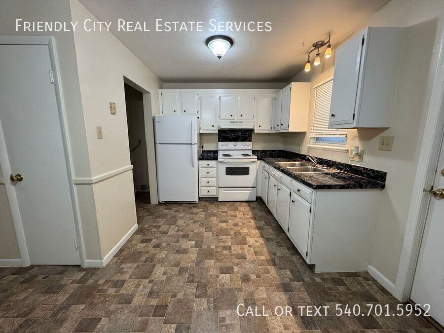 447 S Main St - Photo 7 of 14