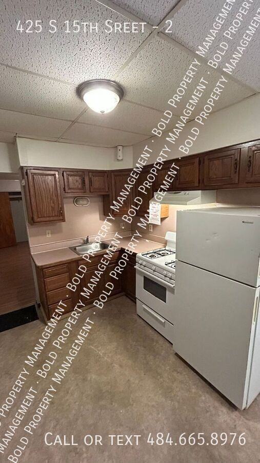 425 S 15th St #2 - Photo 2 of 9